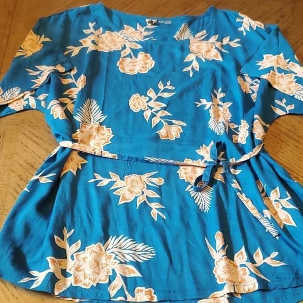 Roxy swimsuit cover up size medium floral NWT